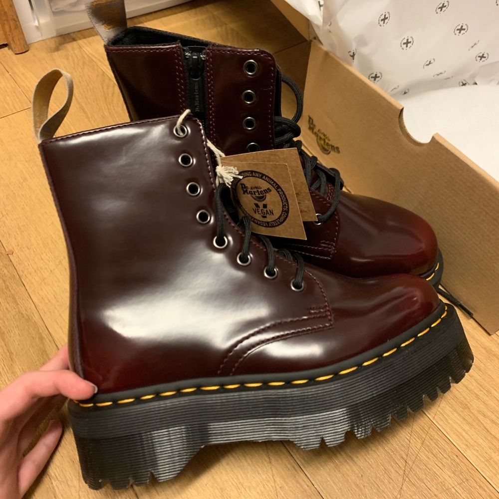 BRAND NEW never worn in absolute perfect condition